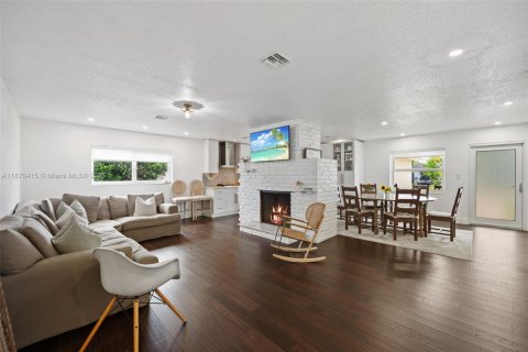 Casa en venta en Cutler Bay, Florida, 4 dormitorios, 124.86 m2 № 1898204 - foto 3