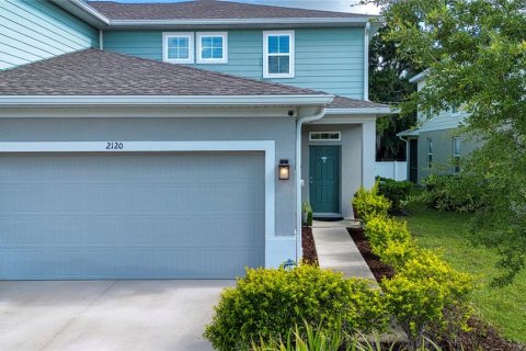 Townhouse in Brandon, Florida 3 bedrooms, 172.8 sq.m. № 2117212 - photo 2