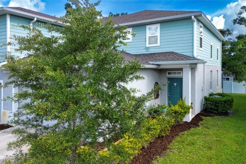 Townhouse in Brandon, Florida 3 bedrooms, 172.8 sq.m. № 2117212 - photo 9