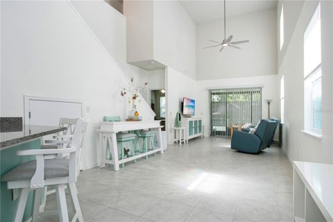 Townhouse in Brandon, Florida 3 bedrooms, 172.8 sq.m. № 2117212 - photo 12