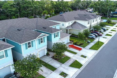 Townhouse in Brandon, Florida 3 bedrooms, 172.8 sq.m. № 2117212 - photo 7