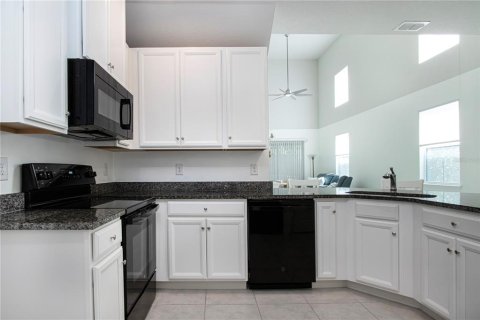 Townhouse in Brandon, Florida 3 bedrooms, 172.8 sq.m. № 2117212 - photo 27