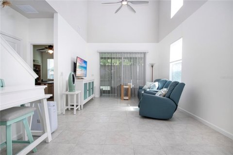 Townhouse in Brandon, Florida 3 bedrooms, 172.8 sq.m. № 2117212 - photo 14