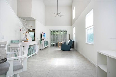 Townhouse in Brandon, Florida 3 bedrooms, 172.8 sq.m. № 2117212 - photo 13
