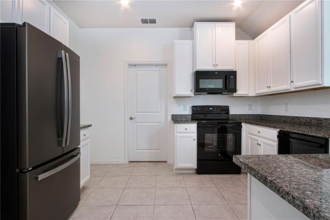 Townhouse in Brandon, Florida 3 bedrooms, 172.8 sq.m. № 2117212 - photo 23