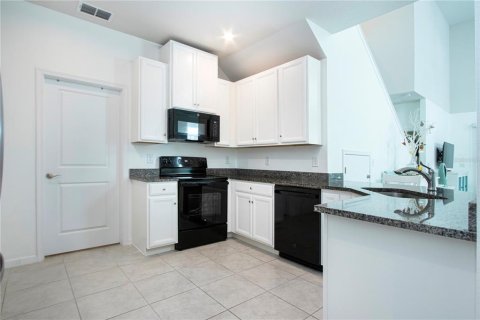 Townhouse in Brandon, Florida 3 bedrooms, 172.8 sq.m. № 2117212 - photo 24