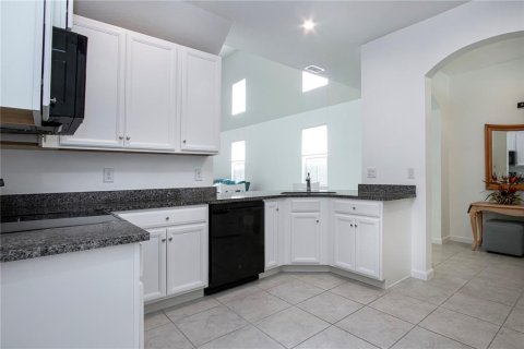 Townhouse in Brandon, Florida 3 bedrooms, 172.8 sq.m. № 2117212 - photo 28