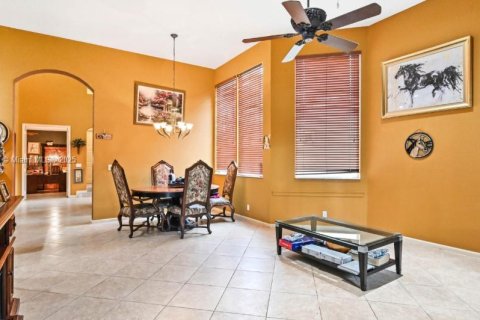 Villa ou maison à vendre à Coral Springs, Floride: 4 chambres, 237.55 m2 № 1743874 - photo 10