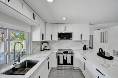 Villa ou maison à vendre à Davie, Floride: 6 chambres, 484.49 m2 № 2250276 - photo 12