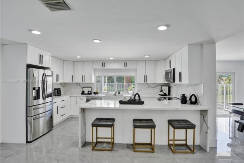 Villa ou maison à vendre à Davie, Floride: 6 chambres, 484.49 m2 № 2250276 - photo 11