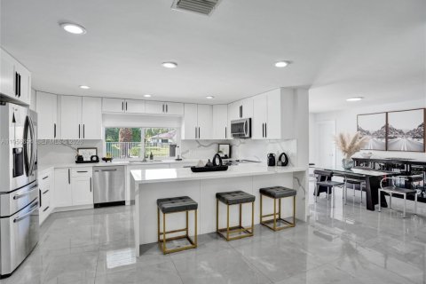 Villa ou maison à vendre à Davie, Floride: 6 chambres, 484.49 m2 № 2250276 - photo 10