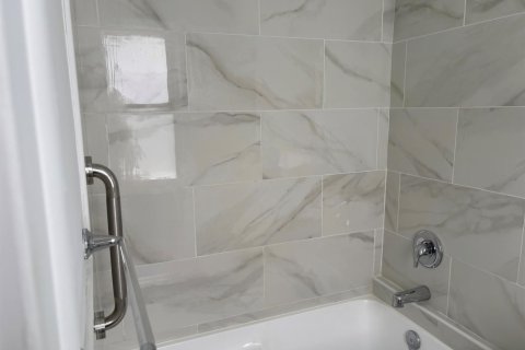 Appartement à louer à Hollywood, Floride: 1 chambre, 194.26 m2 № 2285985 - photo 12