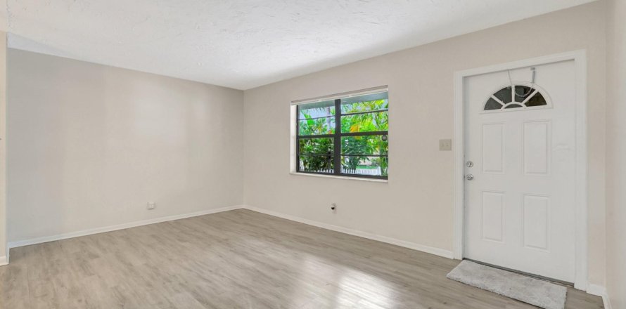 Propiedad comercial en Fort Lauderdale, Florida 145.86 m2 № 1230311