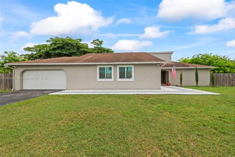 Casa en venta en Homestead, Florida, 4 dormitorios, 169.83 m2 № 1818330 - foto 1