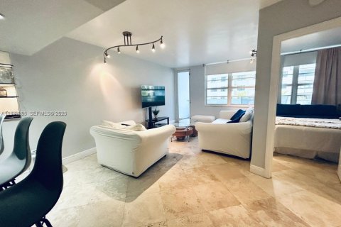 Condo in Miami Beach, Florida, 1 bedroom  № 2041902 - photo 7