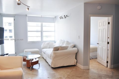 Condo in Miami Beach, Florida, 1 bedroom  № 2041902 - photo 2