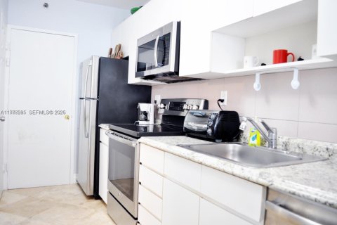 Condo in Miami Beach, Florida, 1 bedroom  № 2041902 - photo 4