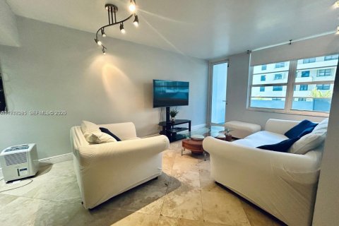 Condo in Miami Beach, Florida, 1 bedroom  № 2041902