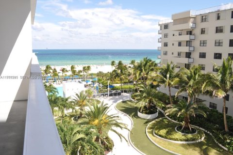 Condo in Miami Beach, Florida, 1 bedroom  № 2041902 - photo 6