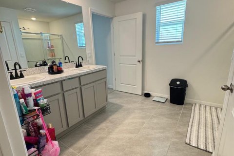 House in Zephyrhills, Florida 4 bedrooms, 220.27 sq.m. № 1913273 - photo 22