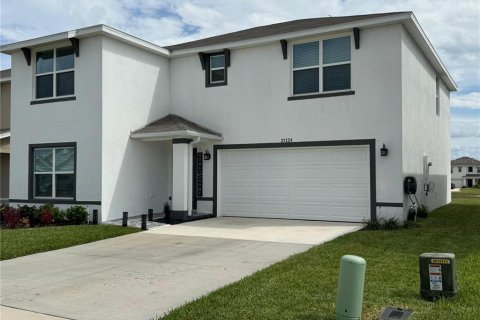House in Zephyrhills, Florida 4 bedrooms, 220.27 sq.m. № 1913273 - photo 3
