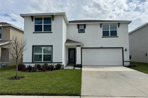 House in Zephyrhills, Florida 4 bedrooms, 220.27 sq.m. № 1913273 - photo 1