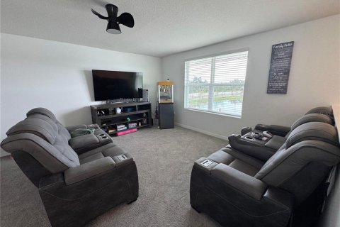House in Zephyrhills, Florida 4 bedrooms, 220.27 sq.m. № 1913273 - photo 29