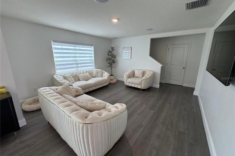 House in Zephyrhills, Florida 4 bedrooms, 220.27 sq.m. № 1913273 - photo 7