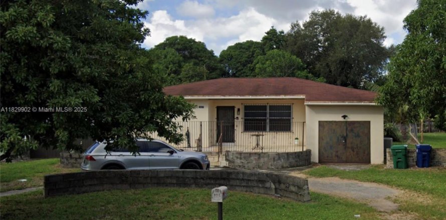House in Miami, Florida 3 bedrooms, 137.31 sq.m. № 1934647