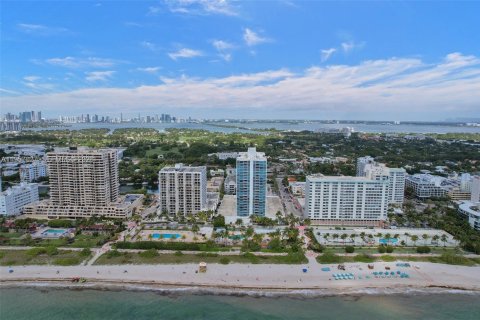 Condo in Miami Beach, Florida, 1 bedroom  № 2011579 - photo 28