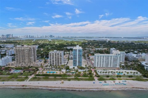 Condo in Miami Beach, Florida, 1 bedroom  № 2011579 - photo 29