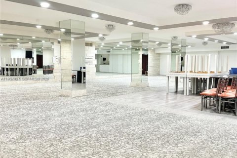 Condo in Miami Beach, Florida, 1 bedroom  № 2011579 - photo 26