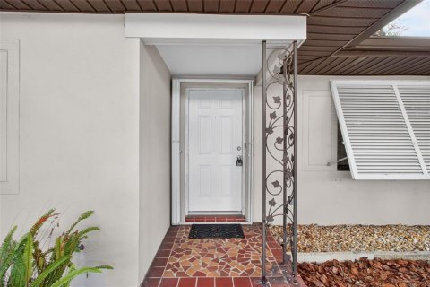 House in Clearwater, Florida 3 bedrooms, 152.17 sq.m. № 2221446 - photo 4