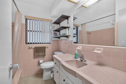 House in Clearwater, Florida 3 bedrooms, 152.17 sq.m. № 2221446 - photo 16