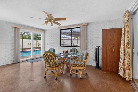 House in Clearwater, Florida 3 bedrooms, 152.17 sq.m. № 2221446 - photo 17