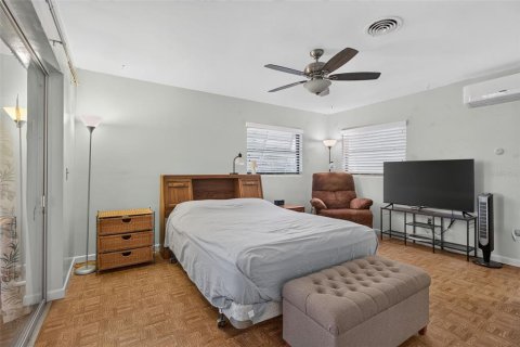 House in Clearwater, Florida 3 bedrooms, 152.17 sq.m. № 2221446 - photo 10