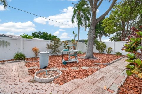 House in Clearwater, Florida 3 bedrooms, 152.17 sq.m. № 2221446 - photo 22