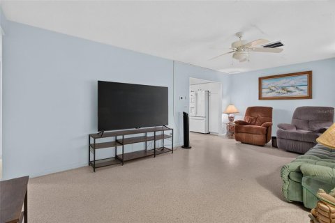 House in Clearwater, Florida 3 bedrooms, 152.17 sq.m. № 2221446 - photo 6