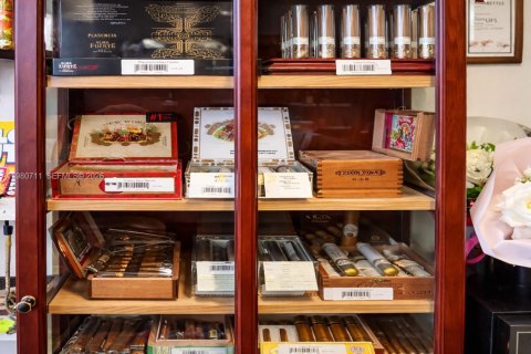 Propiedad comercial en venta en Hallandale Beach, Florida № 2045074 - foto 8