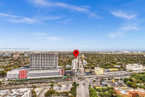 Condo in Miami, Florida, 2 bedrooms  № 1696646 - photo 2