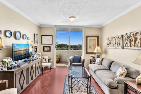Condo in Miami, Florida, 2 bedrooms  № 1696646 - photo 12