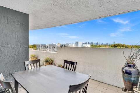 Condo in Miami, Florida, 2 bedrooms  № 1696646 - photo 18