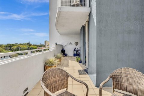 Condo in Miami, Florida, 2 bedrooms  № 1696646 - photo 16