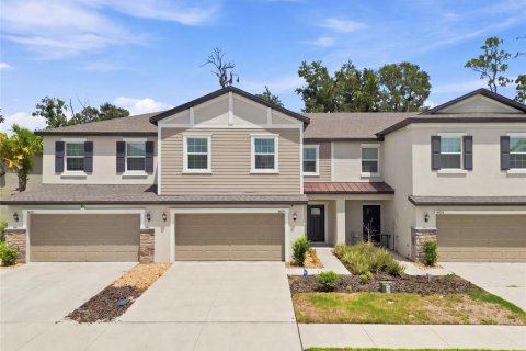 Adosado en Zephyrhills, Florida 3 dormitorios, 215.44 m2 № 2354781