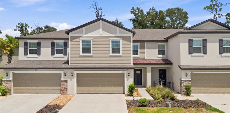 Adosado en Zephyrhills, Florida 3 dormitorios, 215.44 m2 № 2354781