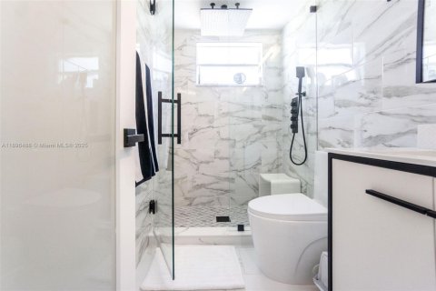 Propiedad comercial en venta en Miami Beach, Florida № 1949157 - foto 12