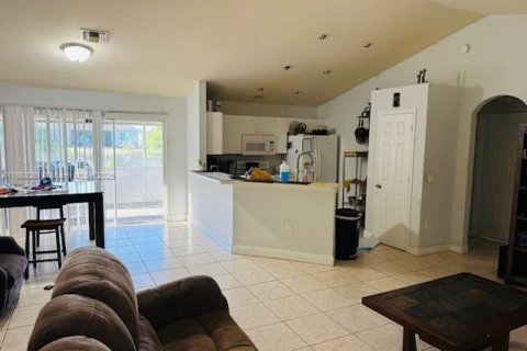 Casa en venta en Lehigh Acres, Florida, 3 dormitorios, 128.02 m2 № 1941930 - foto 4