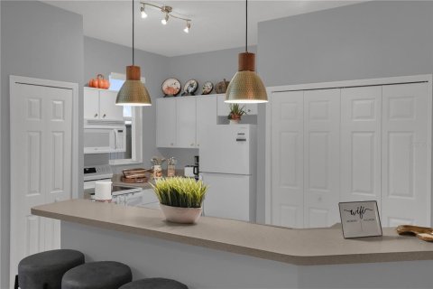 Townhouse in Kissimmee, Florida 4 bedrooms, 152.55 sq.m. № 2388379 - photo 18
