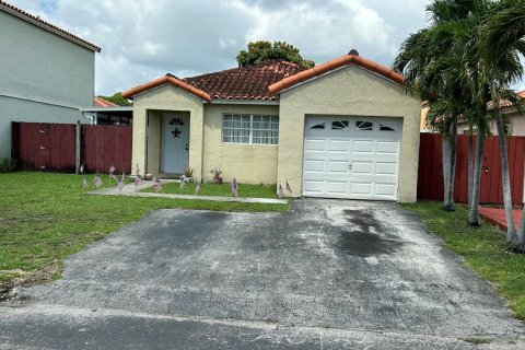 House in Miami, Florida 3 bedrooms, 117.43 sq.m. № 2192719