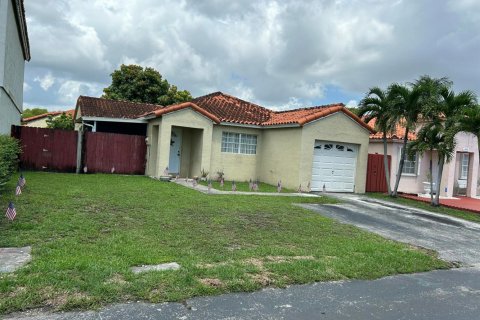 House in Miami, Florida 3 bedrooms, 117.43 sq.m. № 2192719 - photo 3
